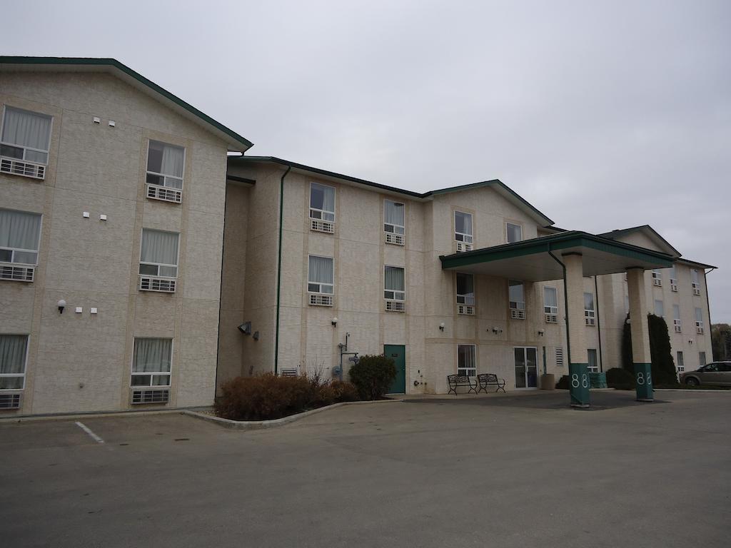 Hotel Super 8 By Wyndham Dauphin Extérieur photo