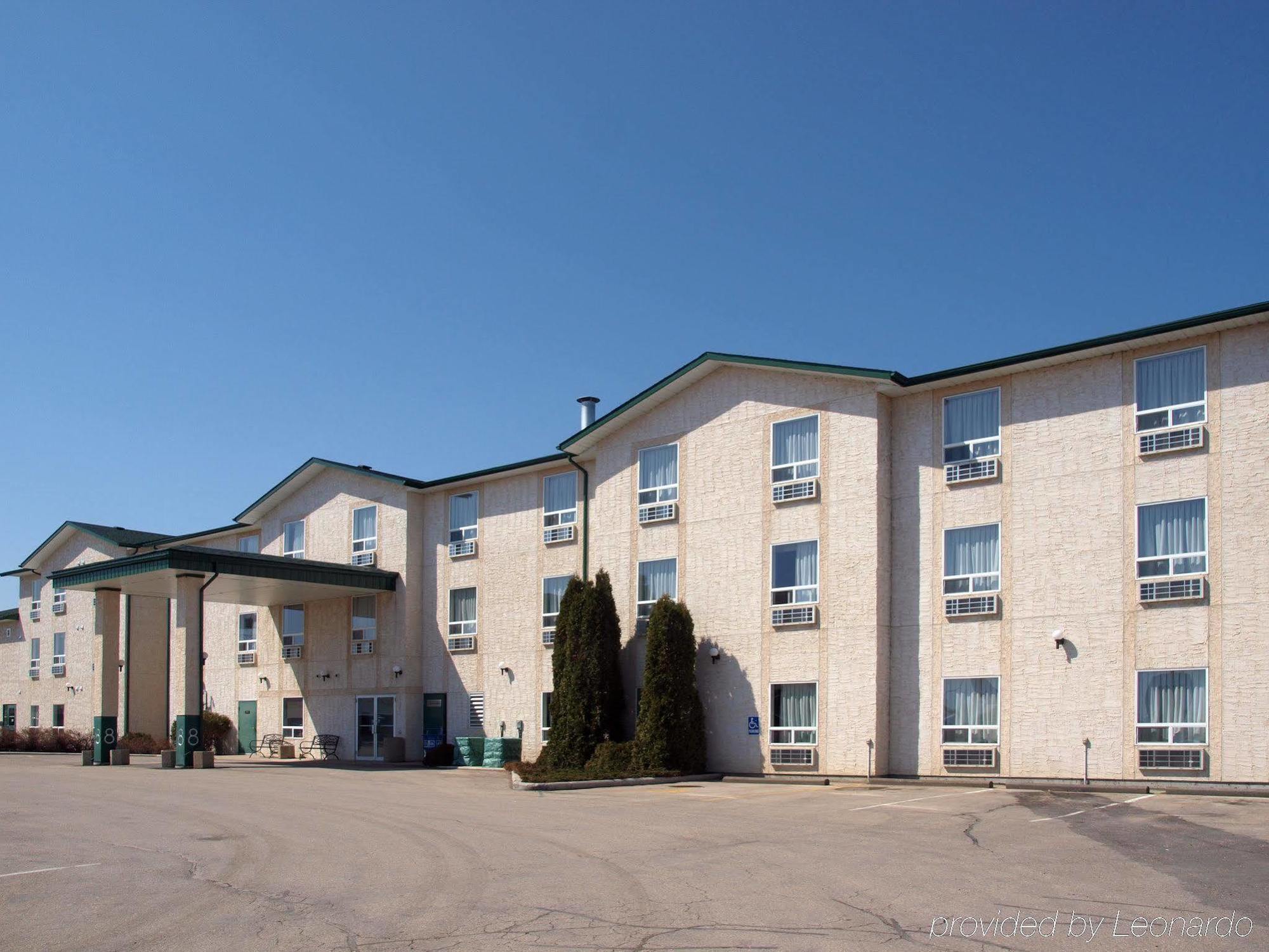Hotel Super 8 By Wyndham Dauphin Extérieur photo