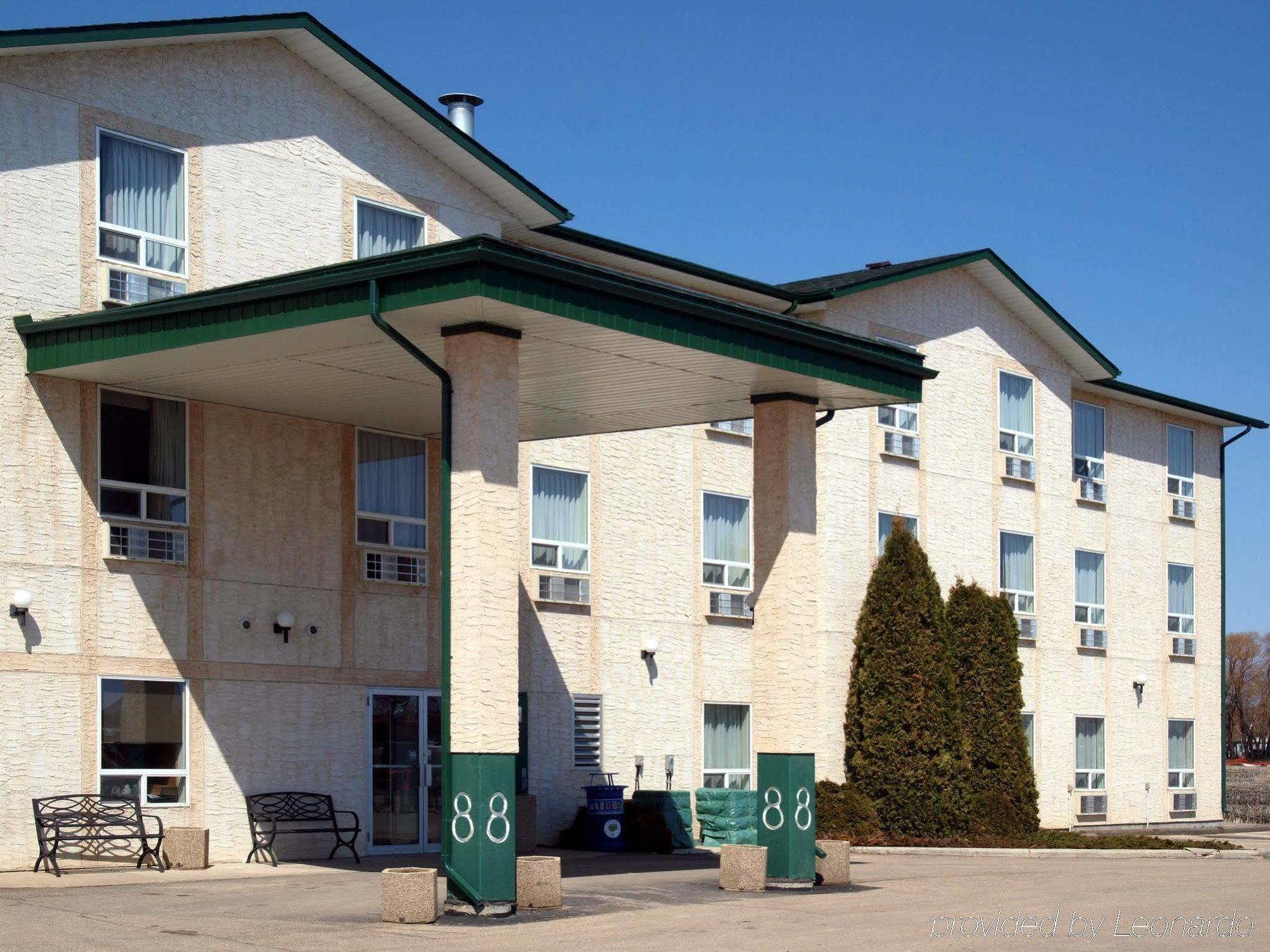 Hotel Super 8 By Wyndham Dauphin Extérieur photo