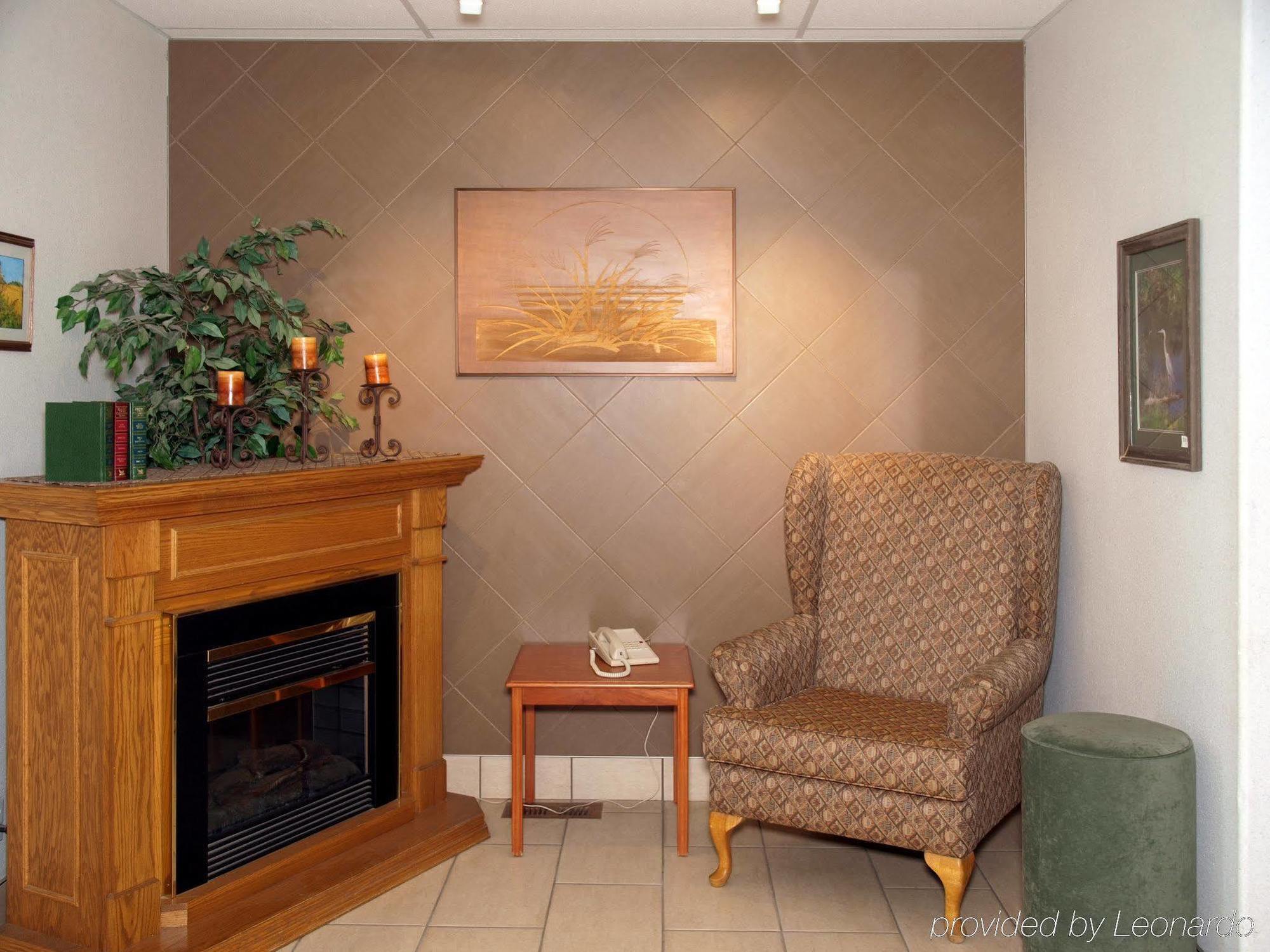 Hotel Super 8 By Wyndham Dauphin Extérieur photo