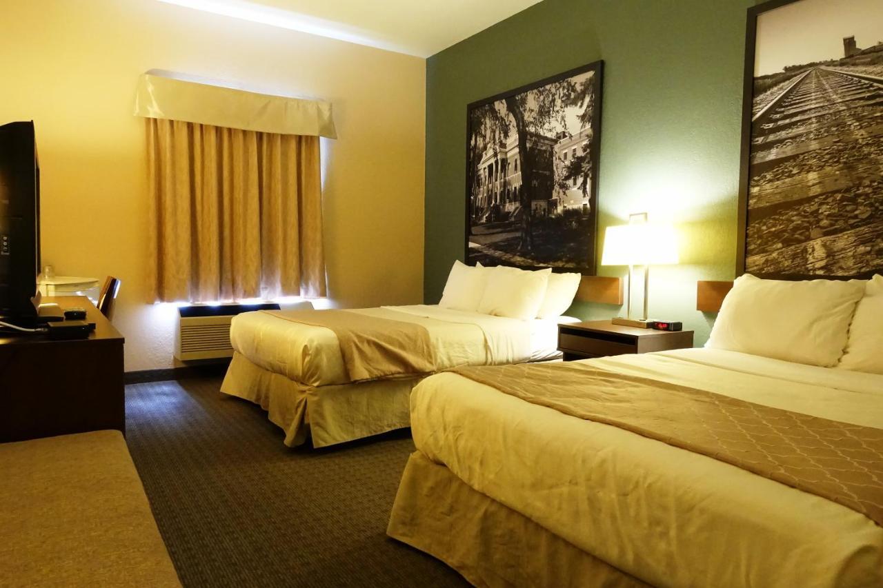 Hotel Super 8 By Wyndham Dauphin Extérieur photo