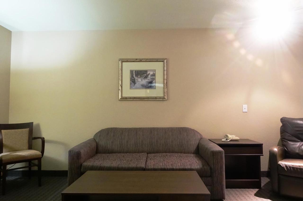 Hotel Super 8 By Wyndham Dauphin Extérieur photo