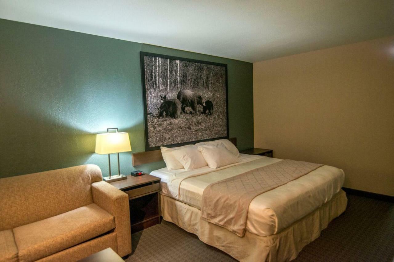 Hotel Super 8 By Wyndham Dauphin Extérieur photo