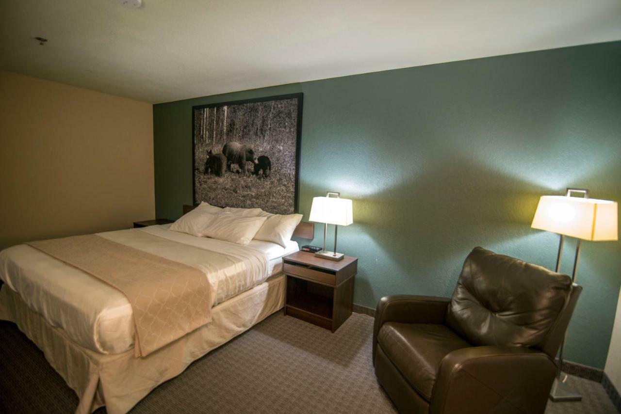 Hotel Super 8 By Wyndham Dauphin Extérieur photo