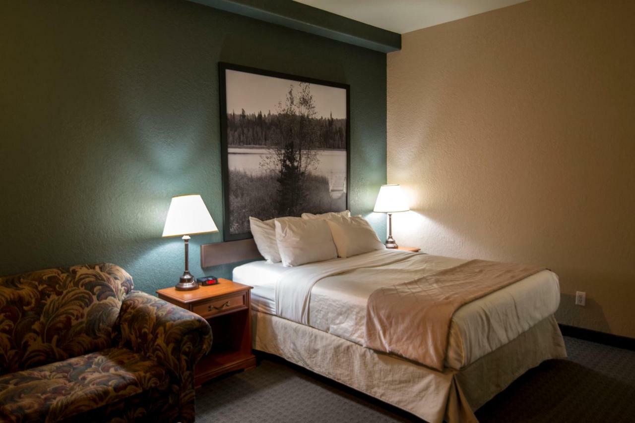 Hotel Super 8 By Wyndham Dauphin Extérieur photo