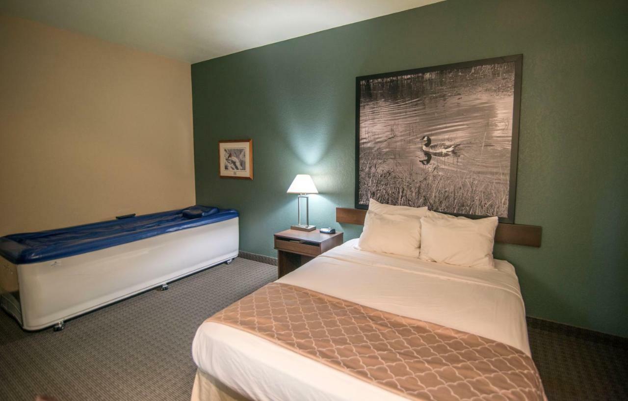 Hotel Super 8 By Wyndham Dauphin Extérieur photo