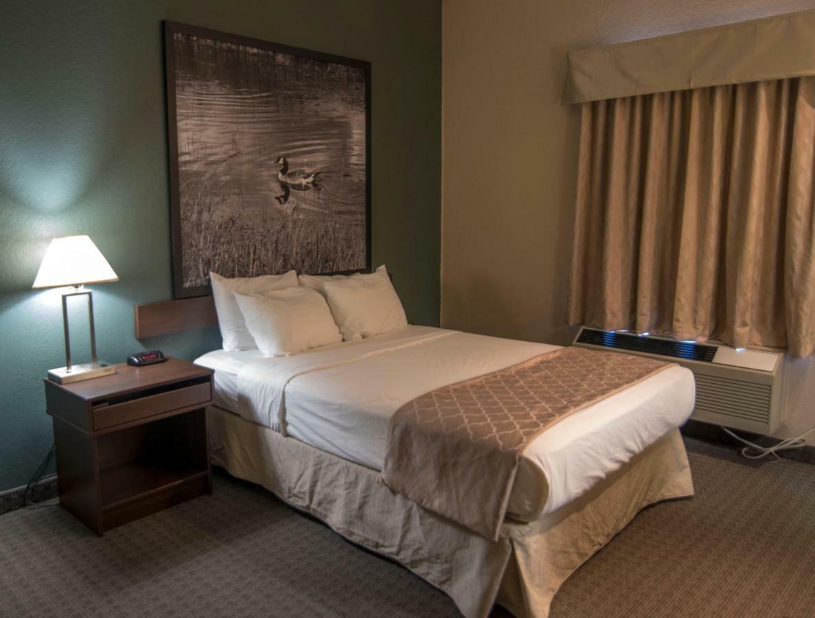 Hotel Super 8 By Wyndham Dauphin Extérieur photo