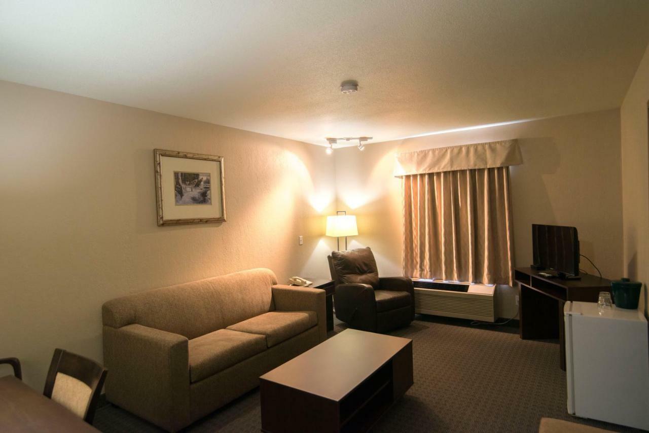 Hotel Super 8 By Wyndham Dauphin Extérieur photo