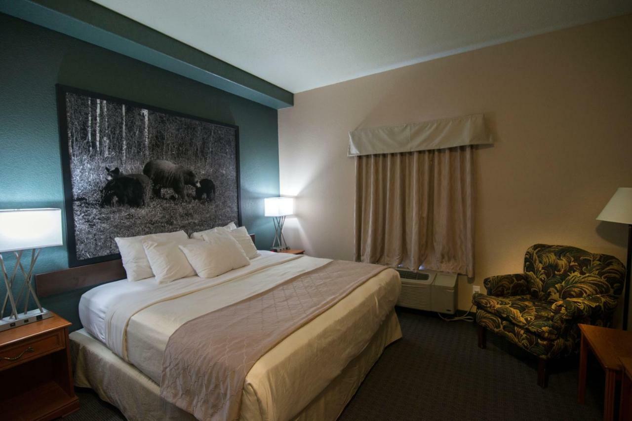 Hotel Super 8 By Wyndham Dauphin Extérieur photo