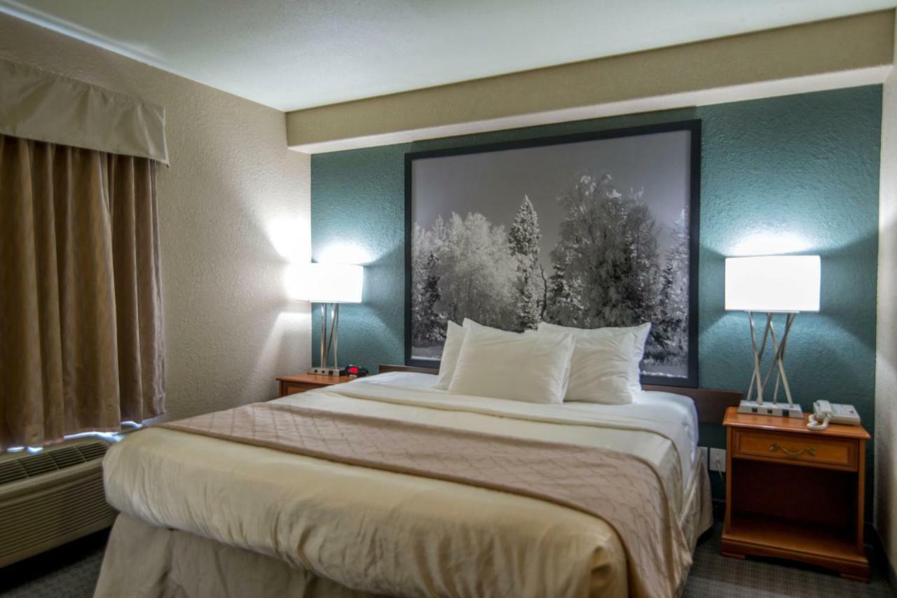 Hotel Super 8 By Wyndham Dauphin Extérieur photo